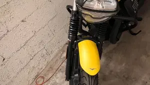 Moto Guzzi V7 Stone (2021 - 24)  (2)