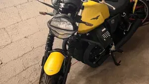 Moto Guzzi V7 Stone (2021 - 24)  (3)