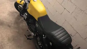 Moto Guzzi V7 Stone (2021 - 24)  (4)