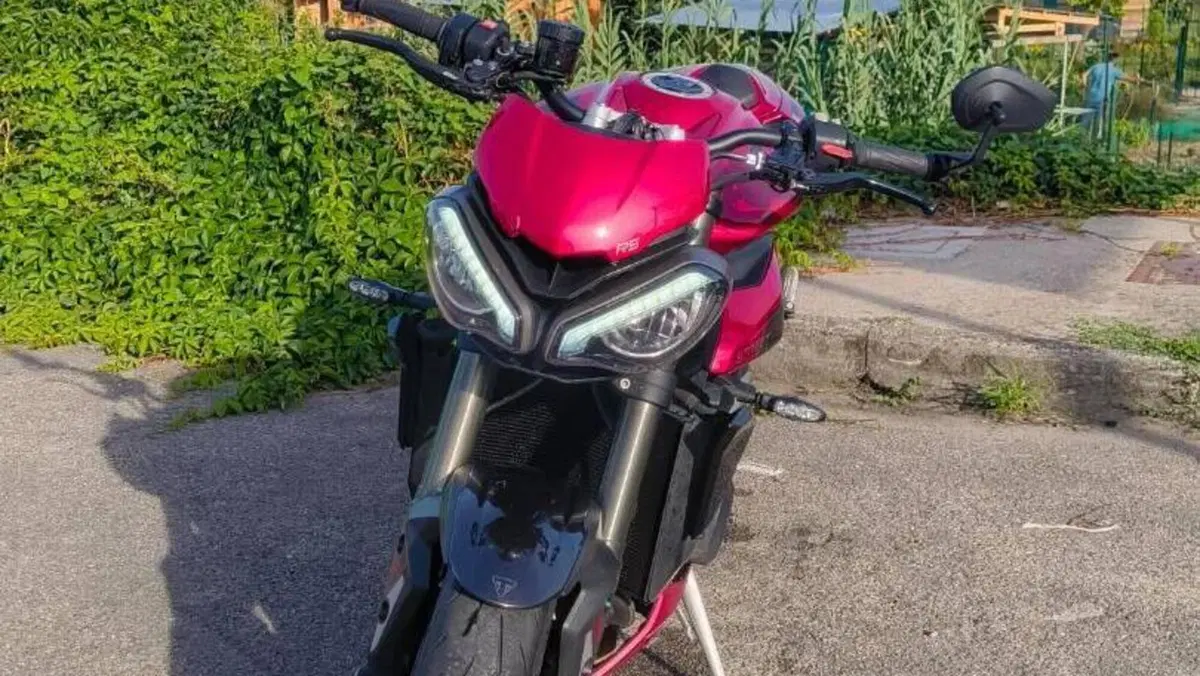 Triumph Street Triple 765 RS (2023 - 26)  (2)