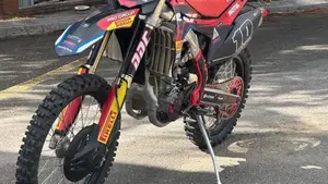 Honda CRF 250R (2014)  (2)