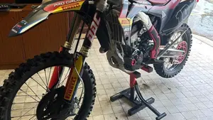 Honda CRF 250R (2014)  (6)