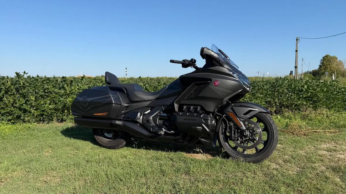 Honda GL 1800 Gold Wing 50° Anniversario (2025 - 26)  (3)