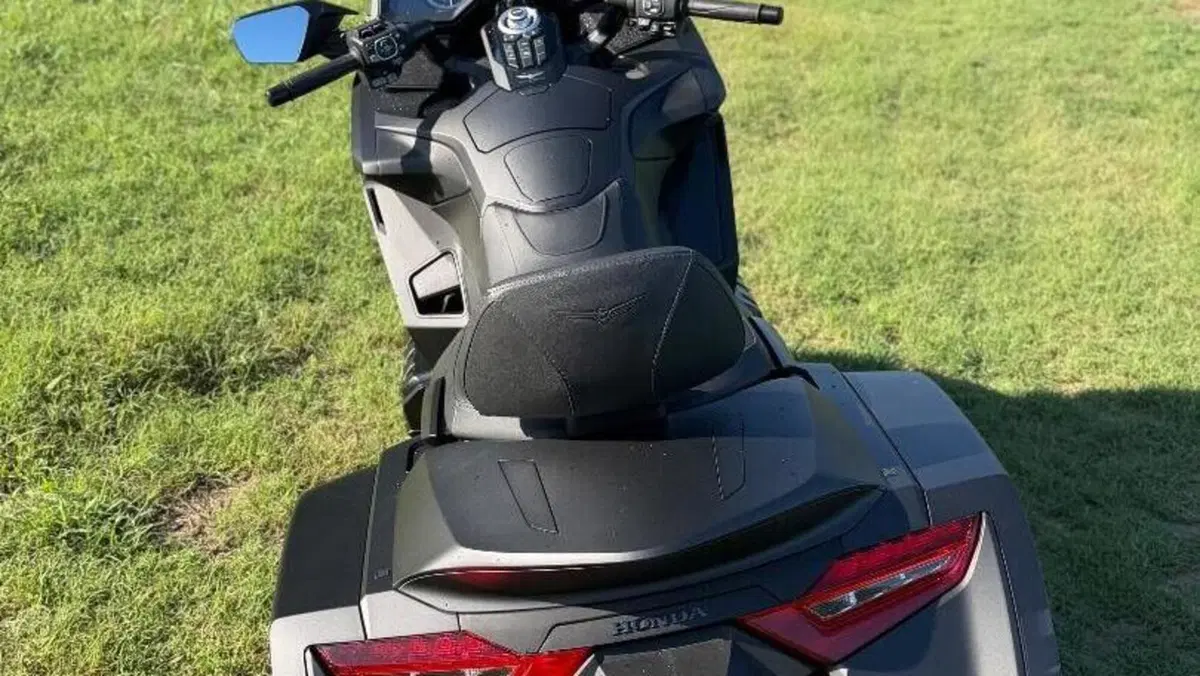 Honda GL 1800 Gold Wing 50° Anniversario (2025 - 26)  (5)