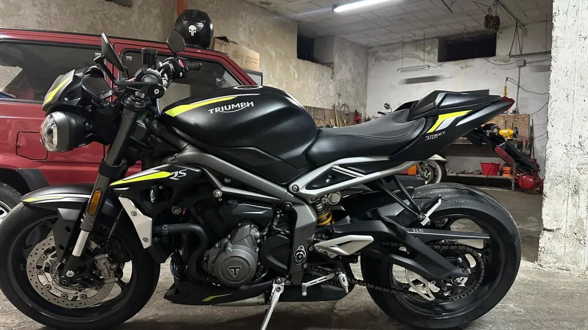 Triumph Street Triple RS (2020 - 22)  (2)