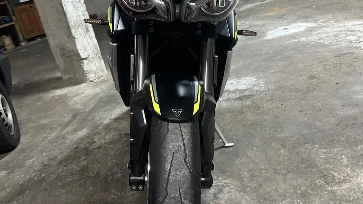 Triumph Street Triple RS (2020 - 22)  (3)