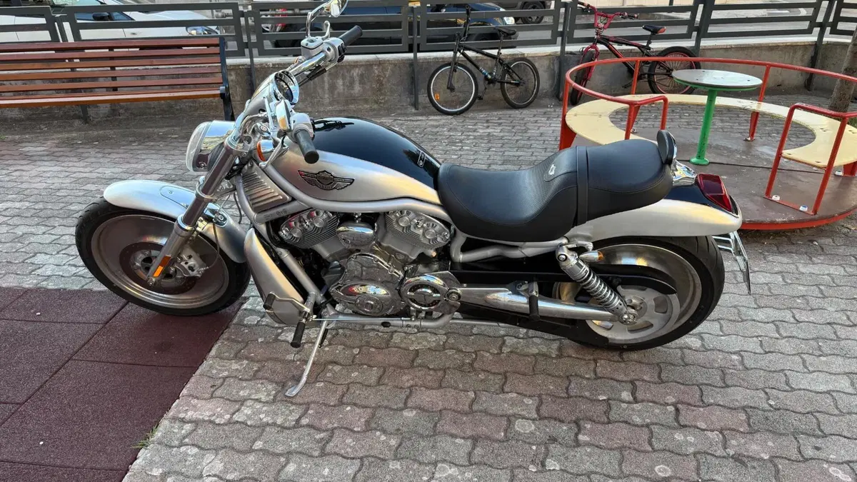 Harley-Davidson 1130 V-Rod (2002 - 05) - VRSCA  (2)