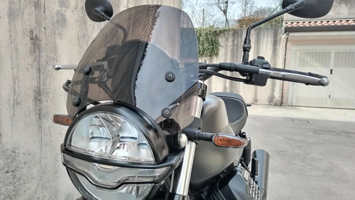 Moto Guzzi V7 Stone (2021 - 24)  (3)