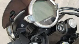 Moto Guzzi V7 Stone (2021 - 24)  (4)