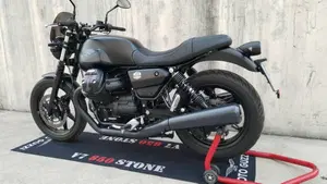 Moto Guzzi V7 Stone (2021 - 24)  (7)