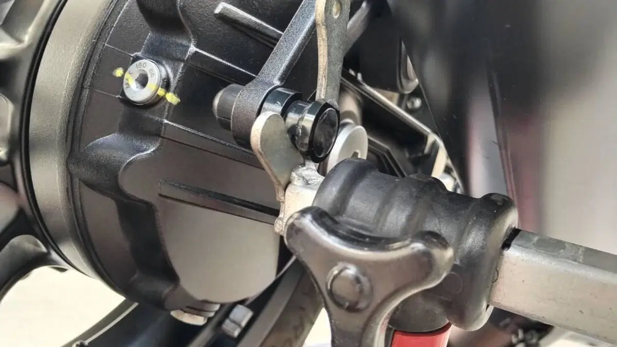 Moto Guzzi V7 Stone (2021 - 24)  (9)