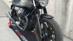 Moto Guzzi V7 Stone (2021 - 24)  (11)
