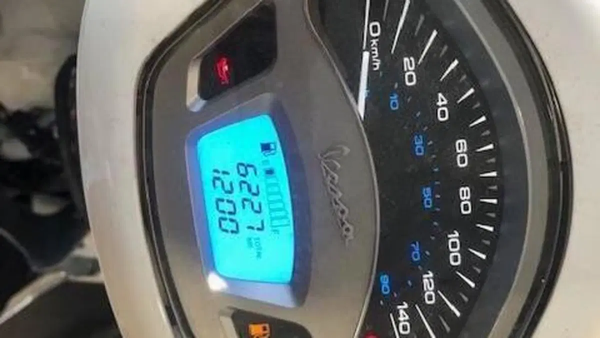 Vespa Primavera 125 3V ie ABS (2014 - 16)  (2)