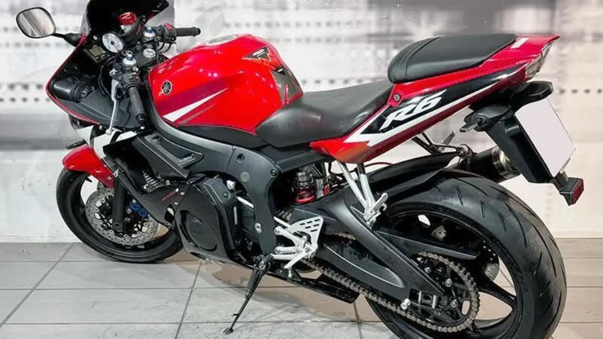 Yamaha YZF R6 (2003 - 04)  (2)