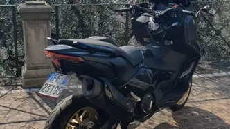Yamaha T-Max 560 Tech Max (2022 - 24) usata