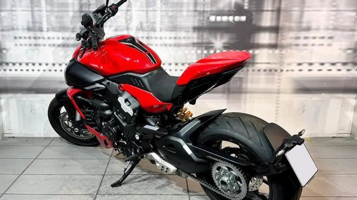 Ducati Diavel V4 (2023 - 26)  (2)