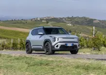 Kia EV2 Long Range: il B-SUV elettrico alla prova su strada tra comfort, tecnologia e il dilemma delle batterie [VIDEO]
