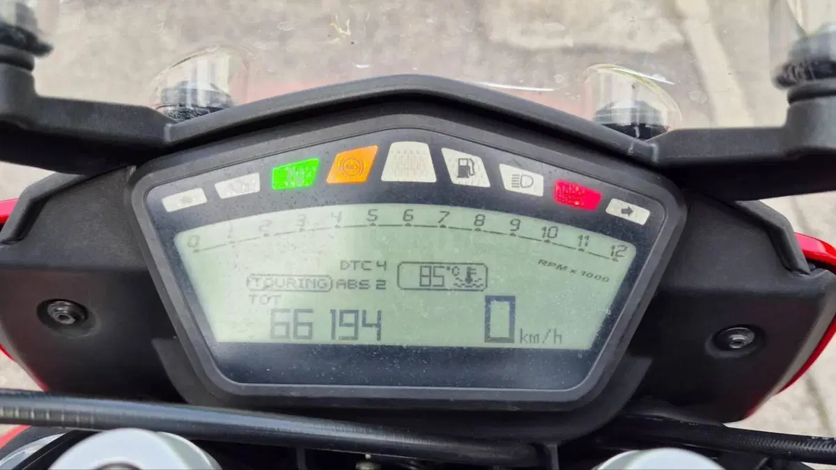 Ducati Hyperstrada 821 (2013 - 15)  (4)