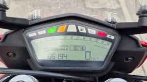 Ducati Hyperstrada 821 (2013 - 15)  (4)