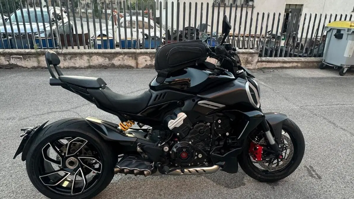 Ducati Diavel V4 (2023 - 26)  (2)