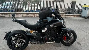 Ducati Diavel V4 (2023 - 26)  (2)