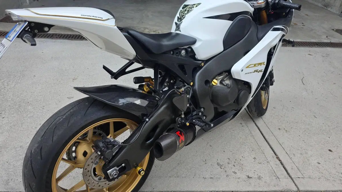 Honda CBR 1000 RR Fireblade (2008 - 11)  (2)