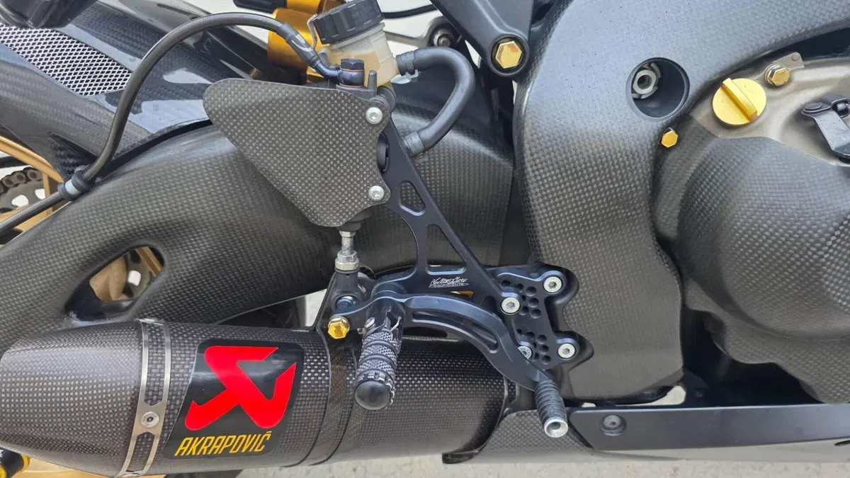 Honda CBR 1000 RR Fireblade (2008 - 11)  (6)