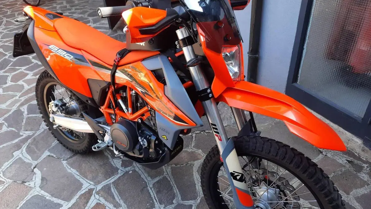 KTM 690 Enduro R (2022 - 25)  (2)