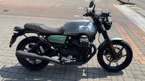 Moto Guzzi V7 Stone Centenario (2021 - 22)  (2)
