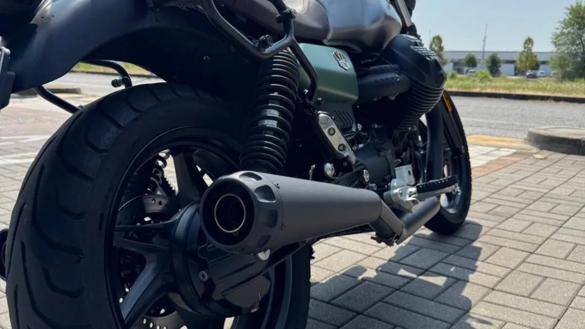 Moto Guzzi V7 Stone Centenario (2021 - 22)  (5)