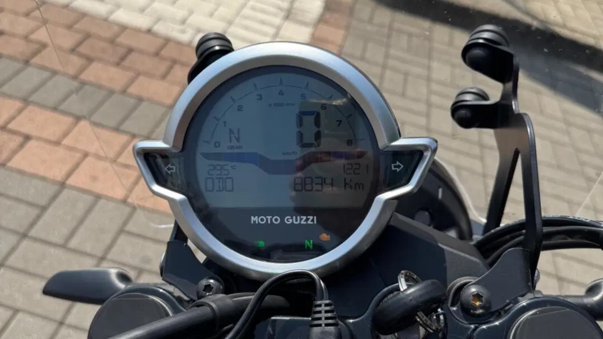 Moto Guzzi V7 Stone Centenario (2021 - 22)  (7)