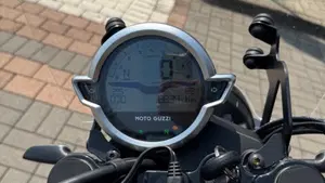Moto Guzzi V7 Stone Centenario (2021 - 22)  (7)