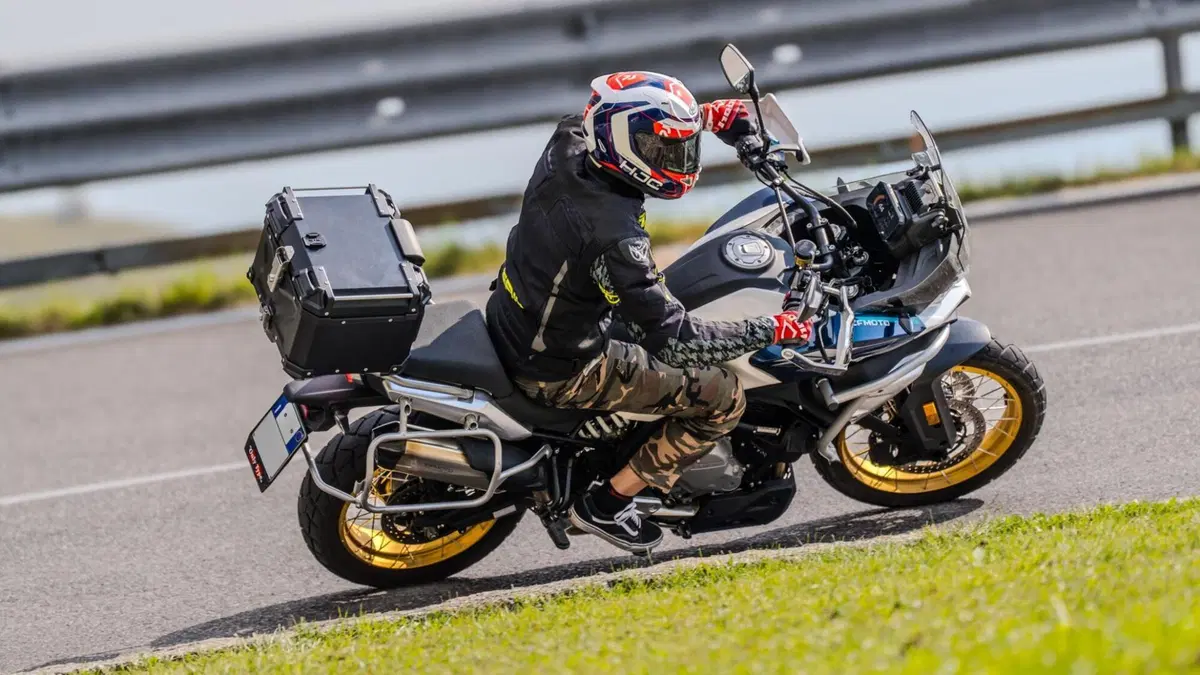 CFMOTO 700MT Adventure (2025 - 26)  (7)