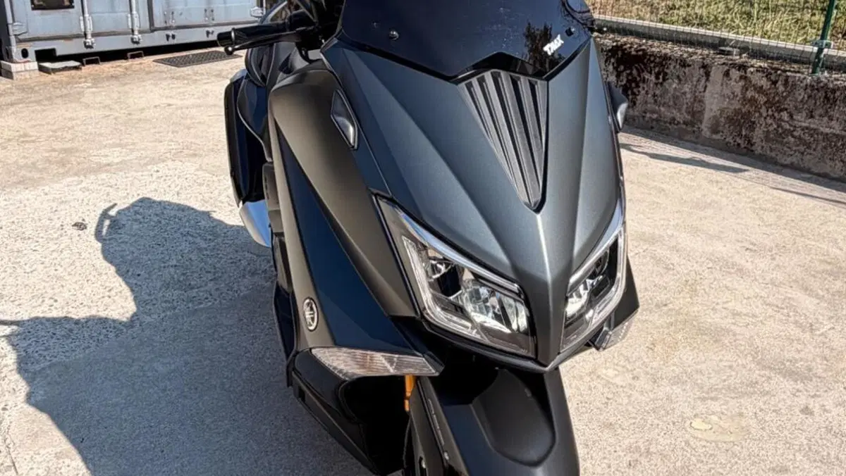 Yamaha T-Max 530 Iron Max ABS (2014 - 17)  (8)