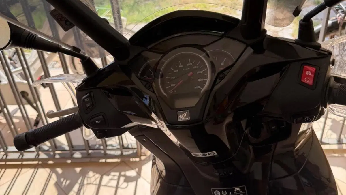 Honda SH 300 i ABS (2016 - 20)  (2)