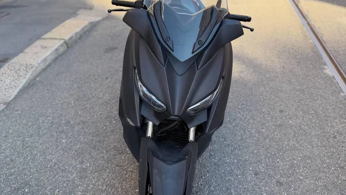 Yamaha X-Max 300 Roma Ed. MMXX (2020)  (2)