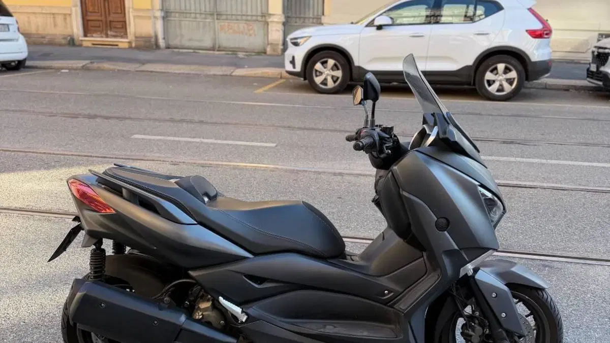 Yamaha X-Max 300 Roma Ed. MMXX (2020)  (3)