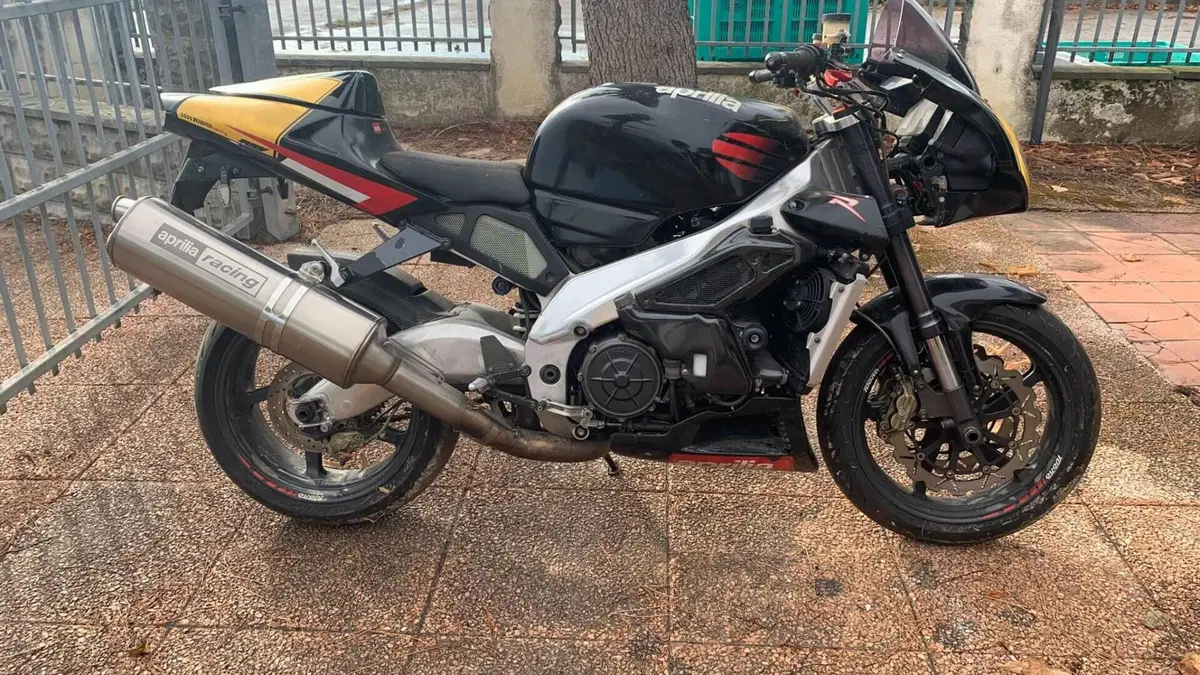 Aprilia RSV 1000 (2000 - 01)  (2)