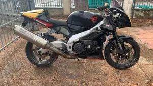 Aprilia RSV 1000 (2000 - 01)  (2)