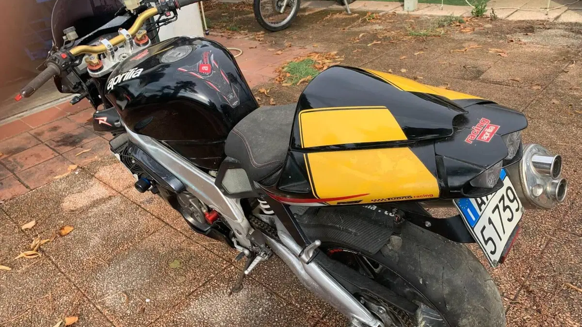 Aprilia RSV 1000 (2000 - 01)  (3)
