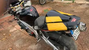Aprilia RSV 1000 (2000 - 01)  (3)