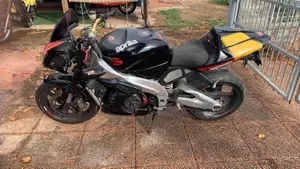 Aprilia RSV 1000 (2000 - 01)  (4)