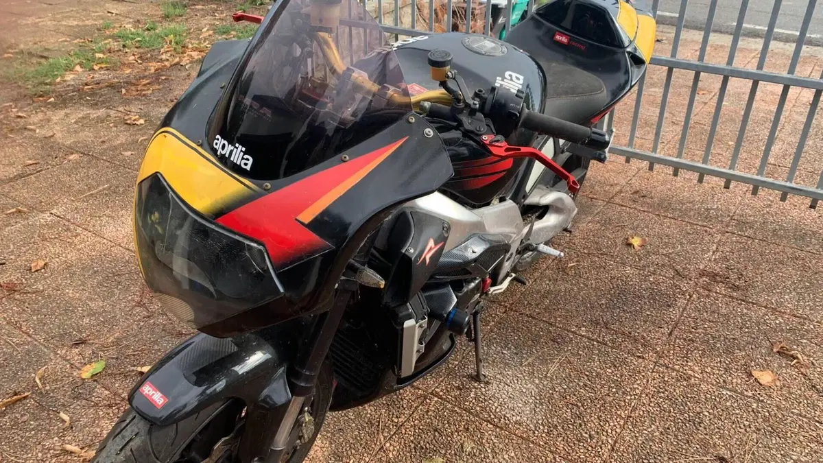 Aprilia RSV 1000 (2000 - 01)  (5)