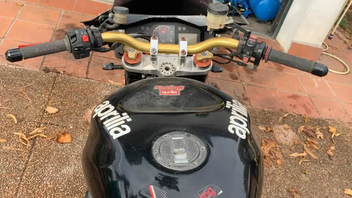 Aprilia RSV 1000 (2000 - 01)  (6)