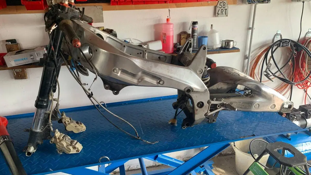 Aprilia RSV 1000 (2000 - 01)  (7)