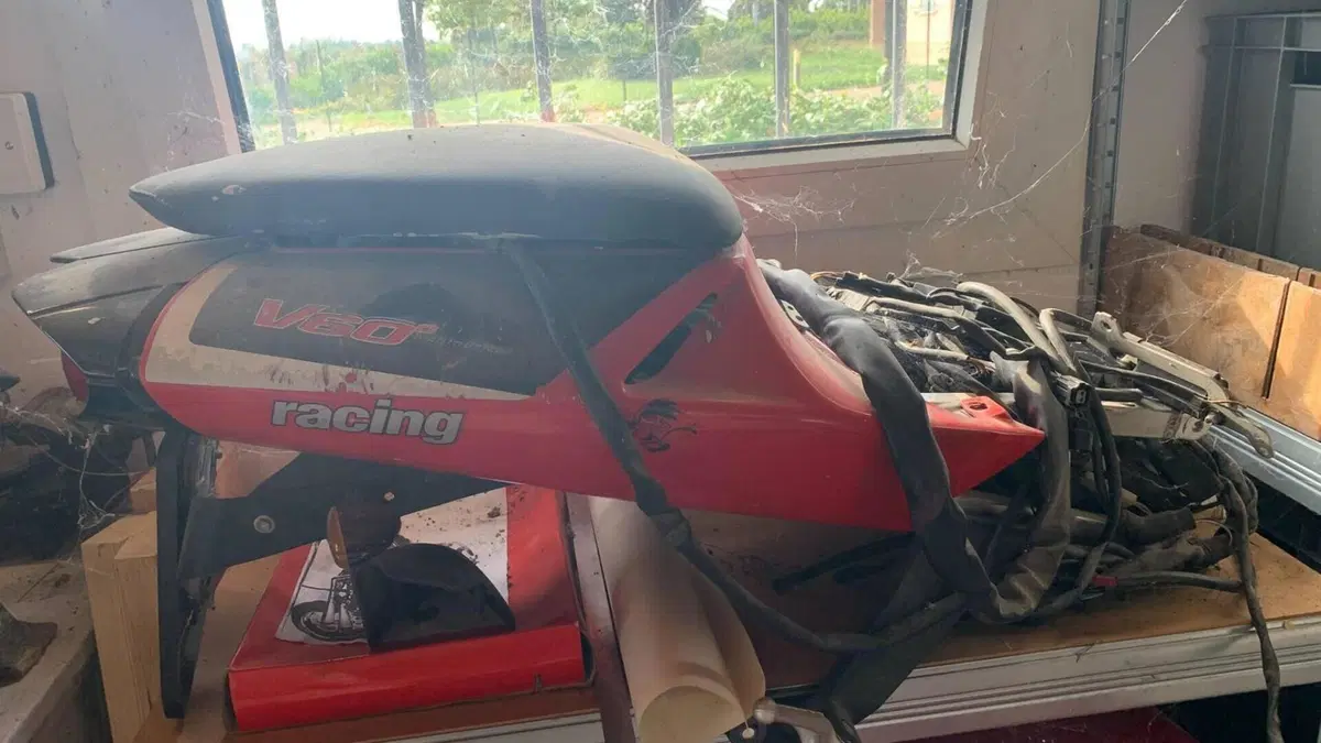Aprilia RSV 1000 (2000 - 01)  (11)