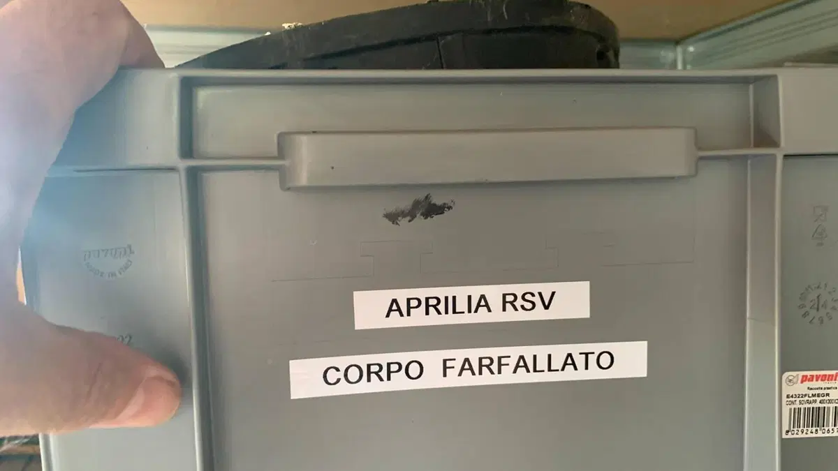 Aprilia RSV 1000 (2000 - 01)  (16)