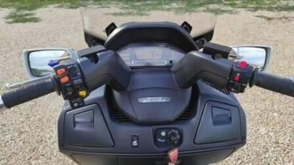Suzuki Burgman AN 650 Executive ABS (2006 - 12)  (7)