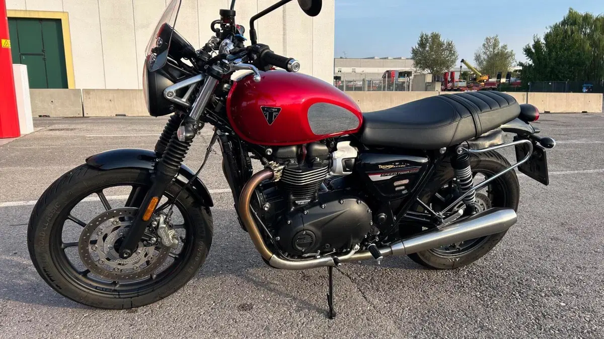 Triumph Speed Twin 900 Chrome Edition (2023)  (2)