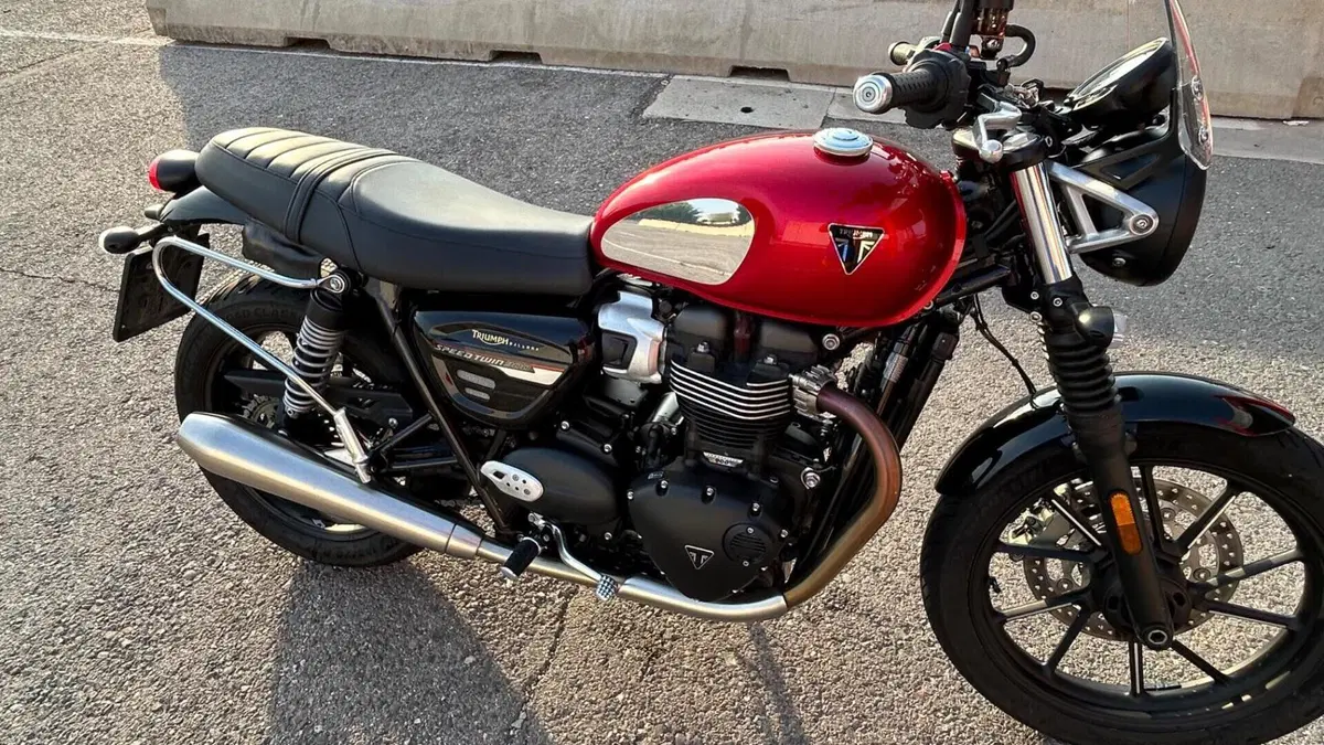 Triumph Speed Twin 900 Chrome Edition (2023)  (3)